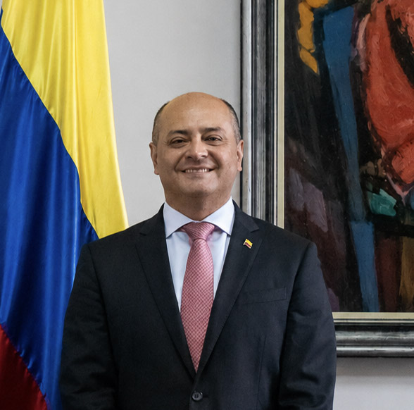 FOTO Director de Crédito Público y Tesoro Nacional