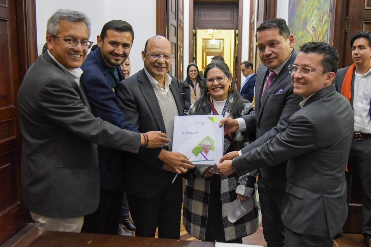 Ministro de Hacienda y Crédito Público 