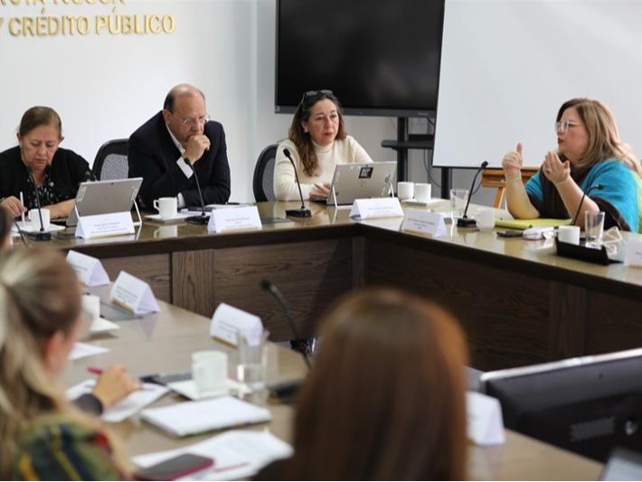 Ministro de Hacienda, Germán Ávila, Directora del ICBF, Astrid Cáceres,y la directora del Departamento Nacional de Planeación (DNP), Natalia Irene Molina