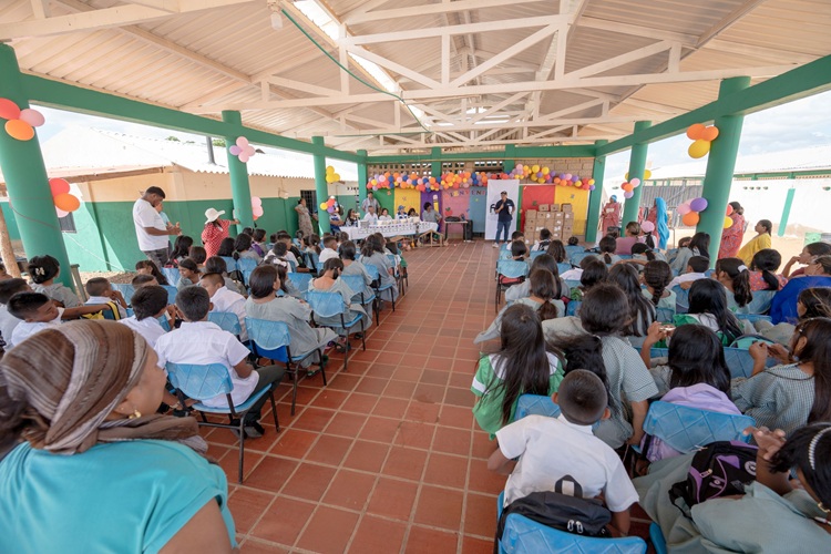 Entrega tabletas en La Guajira
